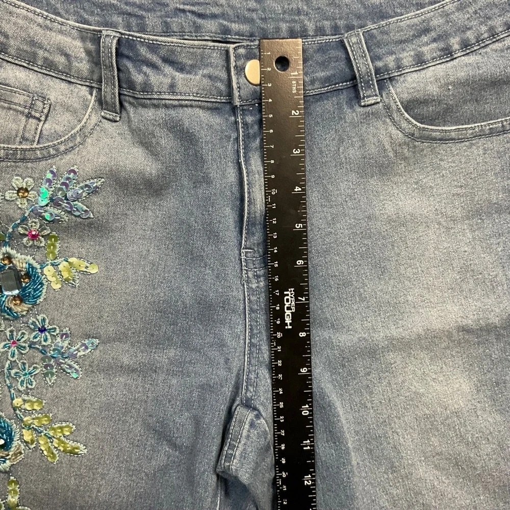 Boston Proper Embellished Floral Sequins Denim Jean Shorts Womens 12 Light Blue - Picture 8 of 8